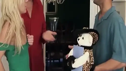 Sarışın orta yaşlı seksi kadın kıllı olgun yarağa binerken sert fışkırtıyor