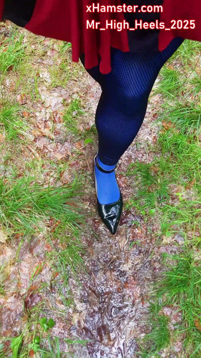 Run in blue pants in the mud