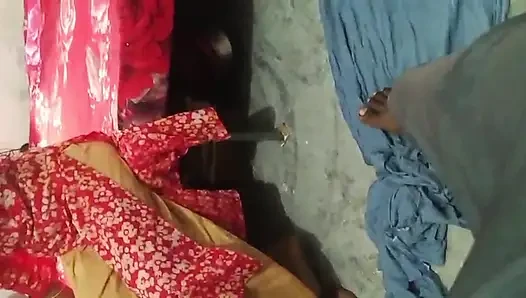 Bir arkadaşının karısıyla seks yapıyor