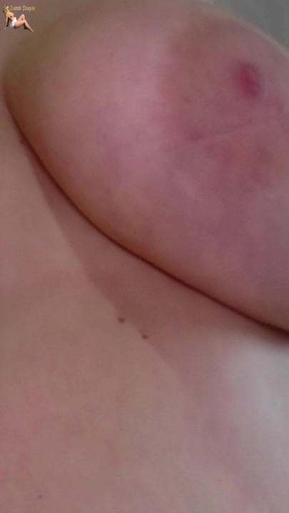 Tante seksi belanda dengan memek berbulu yang lagi sange berat