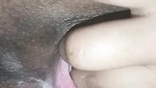 Yenge parmağını sokuyor