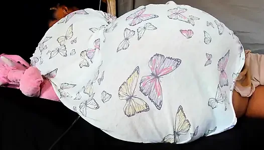 Lying Down Sideways, Shaking My Big Booty and Spreading Extremely Close-up to Cam