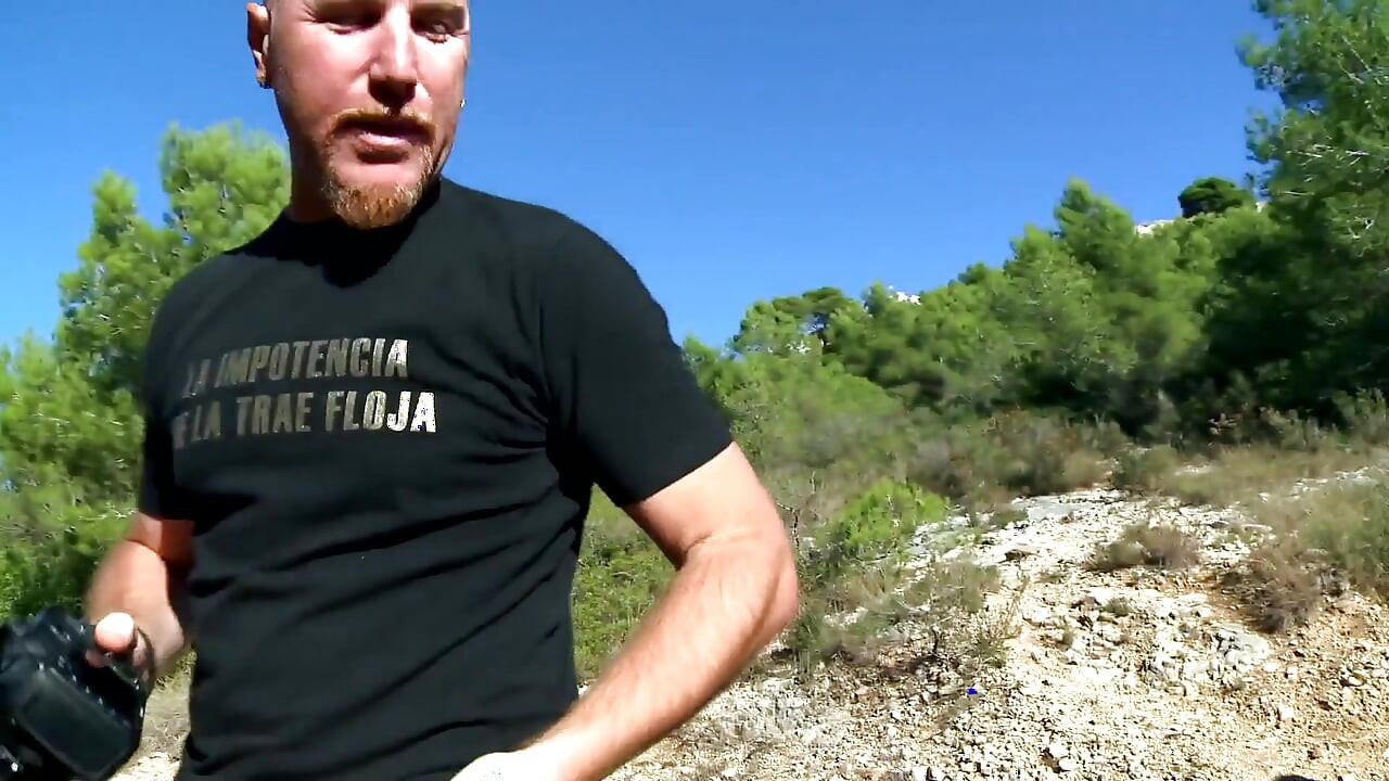 屋外での写真撮影がポルノ撮影につながる