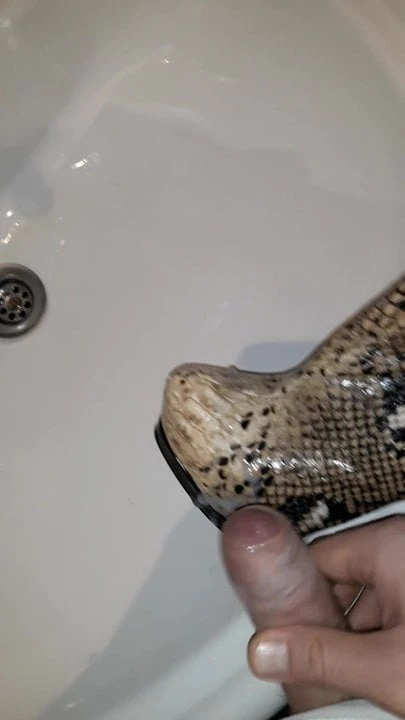 Piss and cumshot on sexy gf snakeskin hihg heels