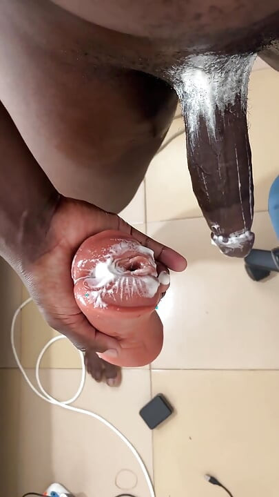 欲求不満なアフリカン太いチンコの繁殖と中出しセックストイ パート1