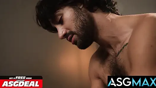 Asgmax - "sadece arkadaşça bir masaj" tutkulu flip sikişe dönüşüyor