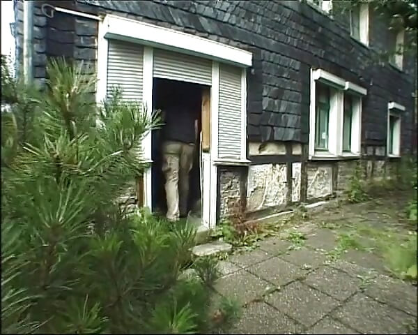 Κυριαρχία πάνω στην μελαχρινή και τις ξανθιές σκύλες με τα μεγάλα κωλιά