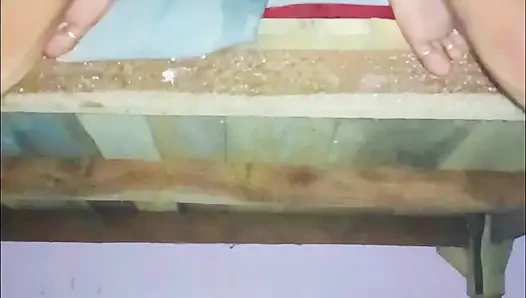 Jam 2 pagi malam, aku ngentot memek kakak ipar india gaya doggy sampai muncrat.