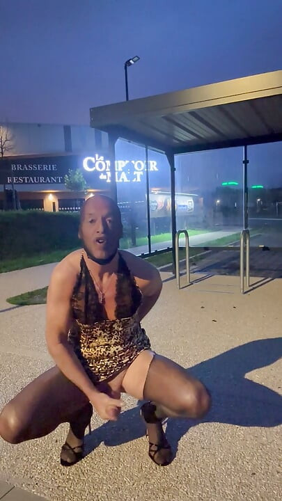 Sissy al aire libre
