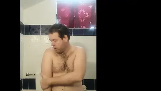Umumi banyoda soyunuyorum