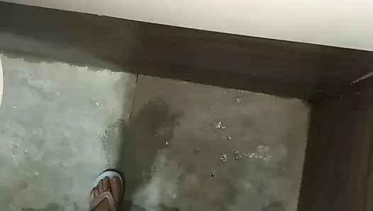 Hintli orta yaşlı eşcinsel adam pennisinin masaag'ı