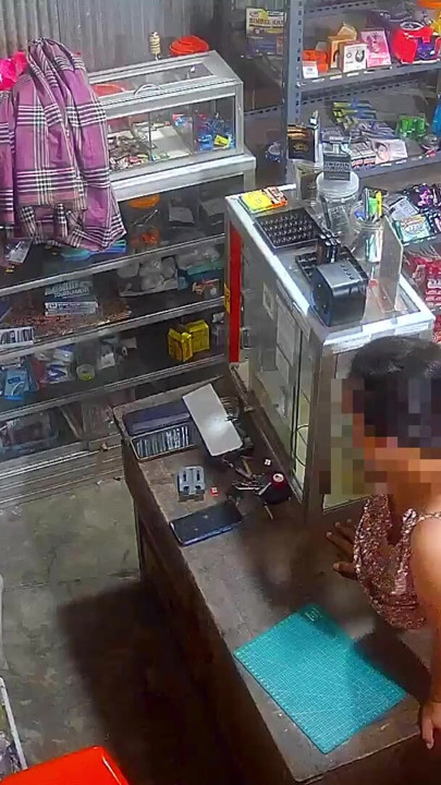 元カノと電話していて、彼女の家に行きました | クリップ 1