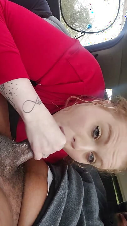 Öffentlicher Cumdump Schluckt & Melkt BBC