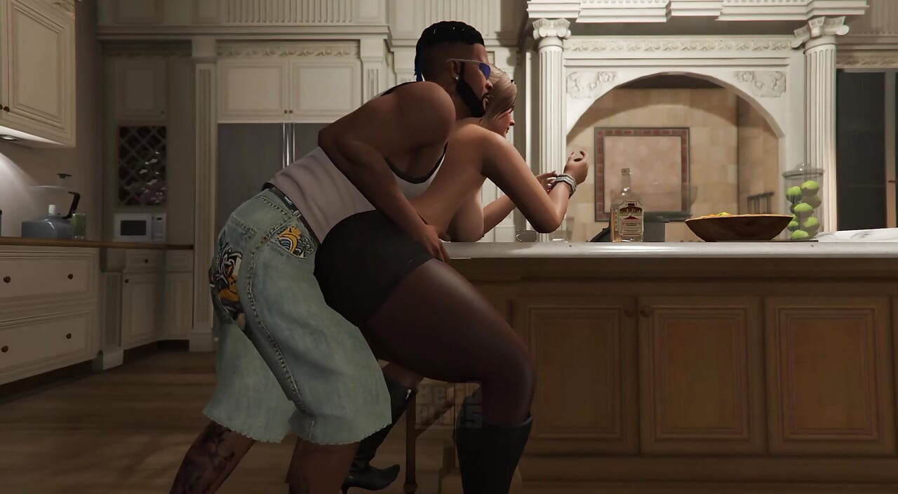 GTA V Amanda tar Franklin med inn i Michaels hus (del 2)