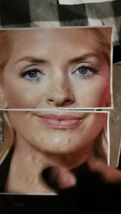 Holly Willoughby cumtribute 217 outdoor latenight