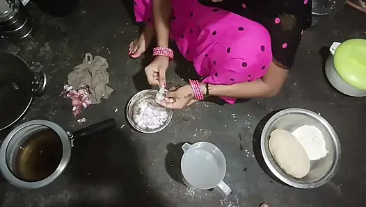 When her husband went to the bathroom in the kitchen, sister-in-law was alone, then sister-in-law's ass pussy fucked in the dog style of the land chusa.
