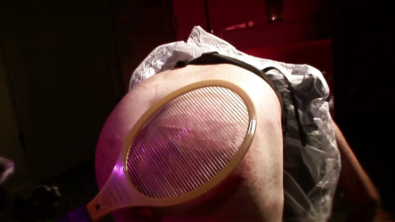 라텍스 펨돔에게 따먹히는 노예