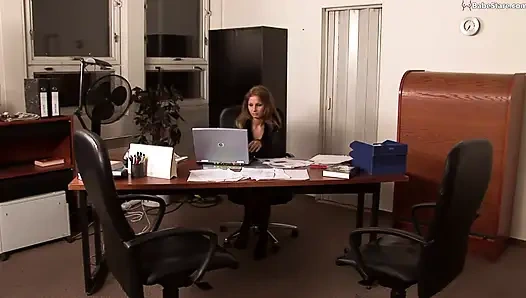 Dua lesbian sedang mencari kontol yang bagus!