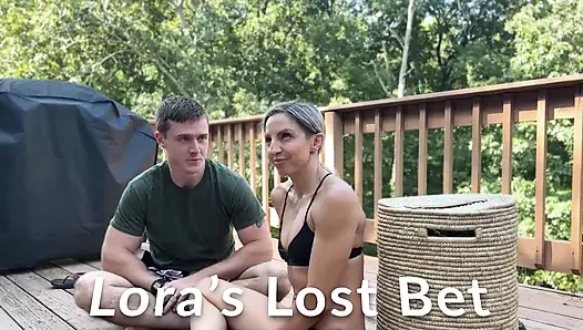 Leo mencuci pakaian di washboard lora abs