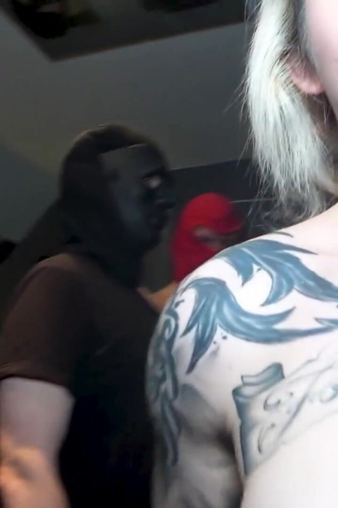 Blond teenagerka Vara (23) - Soukromý gangbang se starými muži