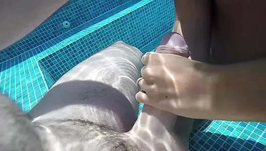 Gül Tomurcuğu Olan Ateşli MILF Su Altında Mastürbasyon Yaptırıyor Sonra Kocasını Boşaltıyor