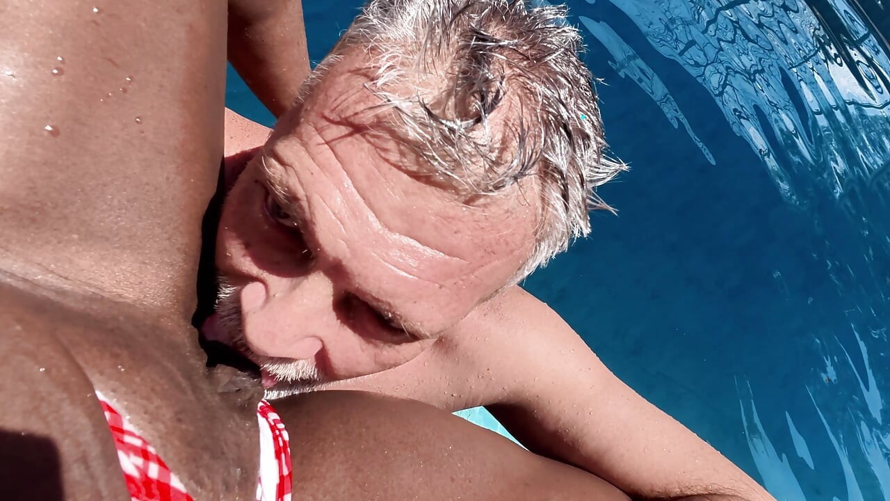 Islak, vahşi ve masum davranıyor