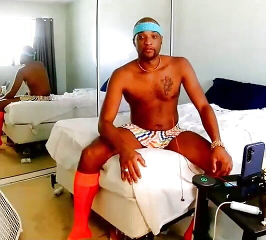 Kennie Jai nykii ja ampuu!