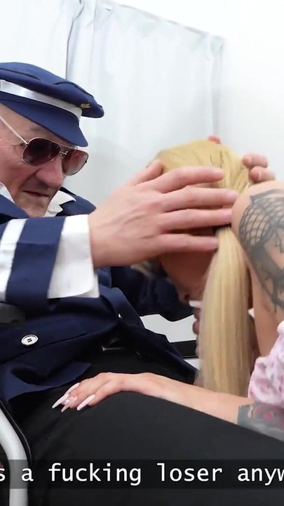 DADDY4K. Ovaj napaljeni starac me natjerao da svršim toliko puta... | Isječak 1