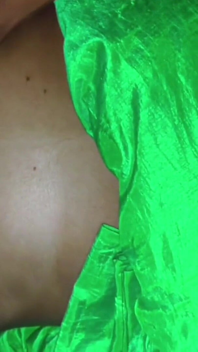 Green Saree wali desi bhabhi ko devar ne ghori bana ke chut chudai kiya.indian aunty ko boyfriend doggy style me pel… | Clip 1