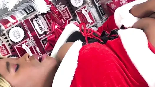 Si seksi nina rivera lagi asik mainin memeknya dan nyepong kontol don whoe di bawah pohon natal