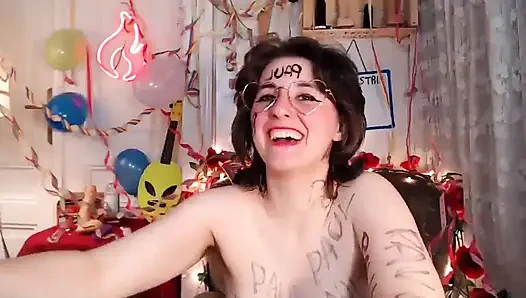 Hairy Camgirl Masturbates Live