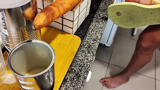 Cüce Paskalya tavşanı tarafından sikiliyor