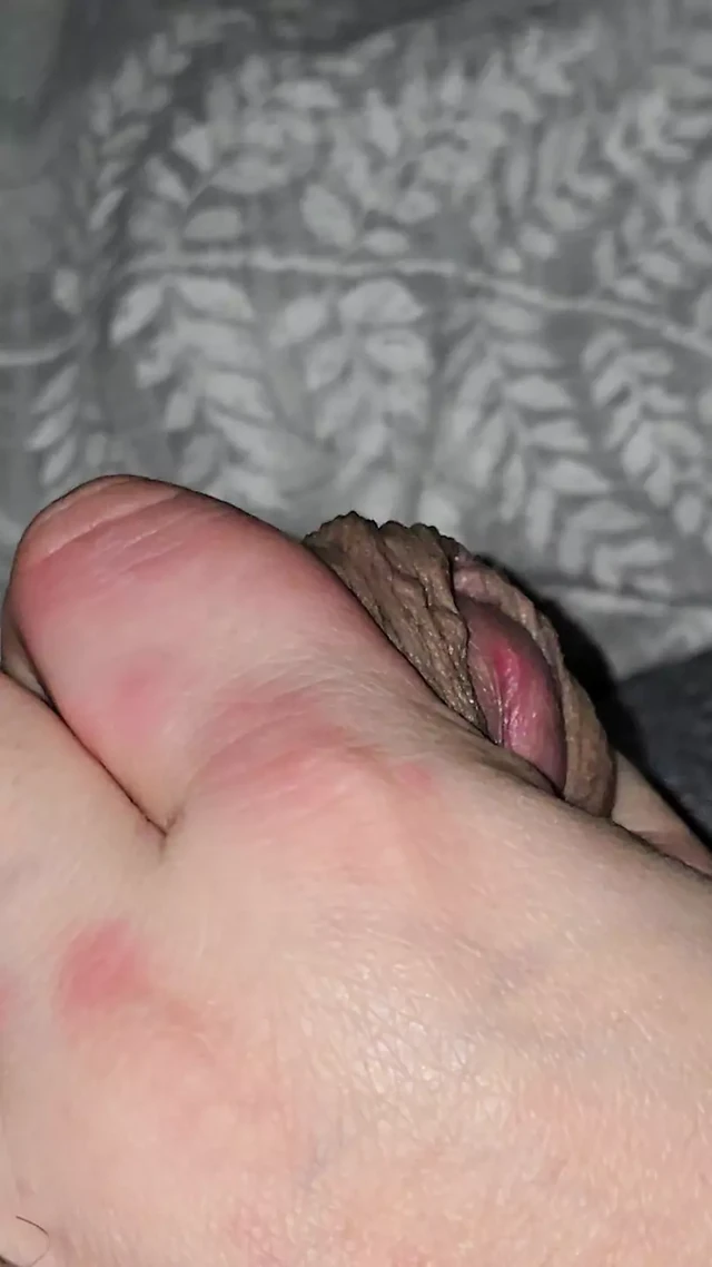 Step mom hand has allergy on step son dick while handjob