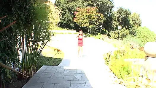 Dominierende lesbische MILF verführt einen süßen teenager für einen guten fick und muschi lecken