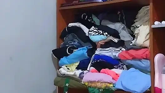 Cewek itu crot di dalam pantatnya sebelum pergi ke gym