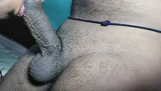 Aku makan es krim susu ibu tiriku.