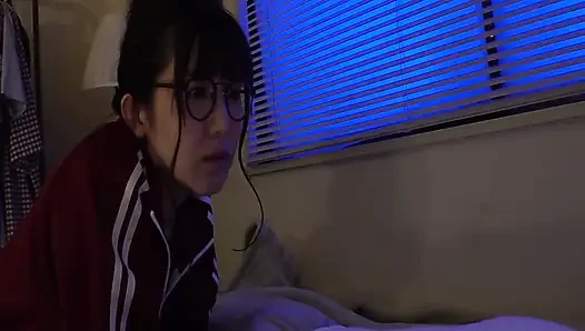 Deneyimsiz bir üvey kız kardeşten gece geç saatlerde sakso dersleri