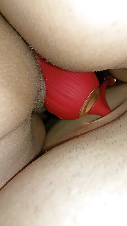 Couple rubbing masturbating squirting all over me