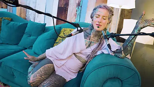 Я говорю о B - Bordem - подкаст ASMR, SFW говорящий готессу худенькая девушка дреды татуированная модель татуированная девушка