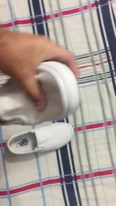 Otra vez vans blancos