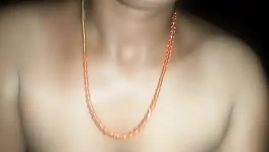 Deshigirl yatak odasında sert video