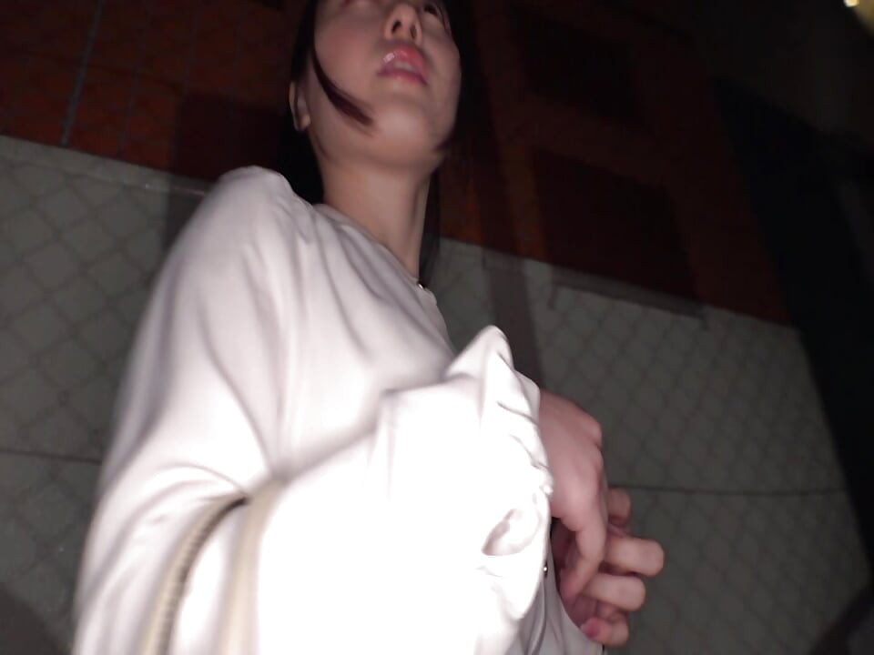 P122G04 Pick up an older sister with a neat and quiet atmosphere and go to the hotel! In fact, a girl with a strong libido who is expecting a naughty development