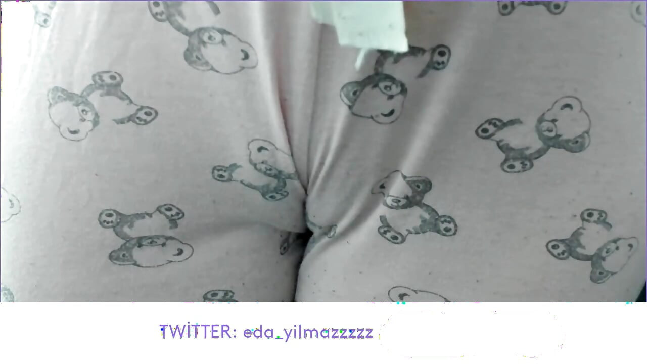 CAMELTOE- MASTURBATE WITH PAJAMA- RUBBING PUSSY WITH PAJAMA