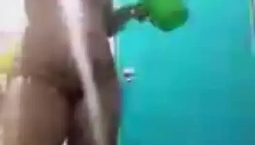 Красивая обнаженная, принимаю душ, заставляет меня очень возбуждена