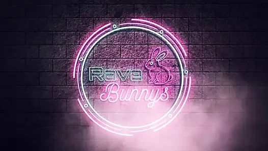 Rave-schönheiten sasha tatcha und kleine rhea erhitzen brians neon-schlafzimmer!