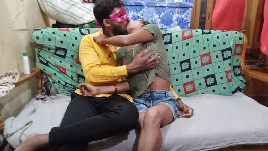 Pareja india casada teniendo sexo en la víspera de año nuevo en video de sexo casero desi completo