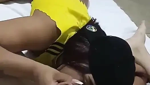 Video der jungen brünette mit ihrem freund leckt im internet in Nyc