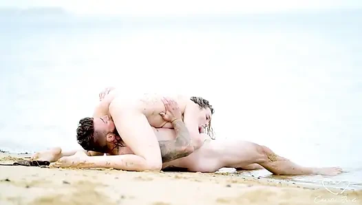 Shoreside menampilkan Charlie Forde, Logan Stapleton