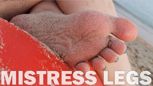 Dirty Bare Feet On The Sea – Close-ups