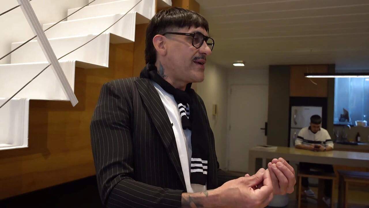 Don Bergolinni seeks his muse The most bizarre lesbian casting in Buenos Aires